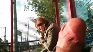 Збуджений жеребець свердлить аматорську брюнетку в секс відео безкоштовно місіонерському стилі