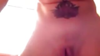 Сексапільна брюнетка Капрі Каванні і безкоштовне порно відео її подружки влаштовують дику оргію
